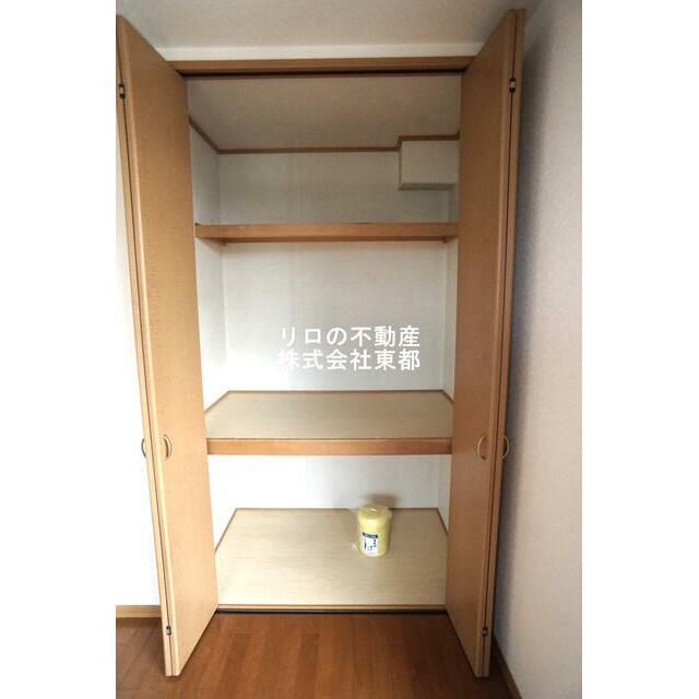 奥行のある収納付です！増えがちな荷物をもスッキリ収納できます☆