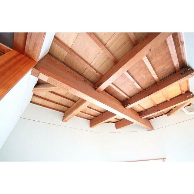 建物構造材を活かした内装
