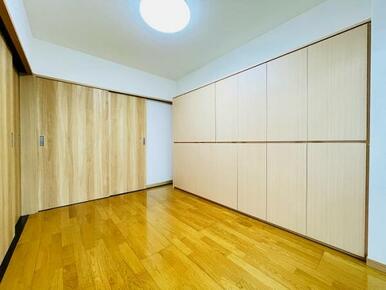 南東側洋室約6帖　１