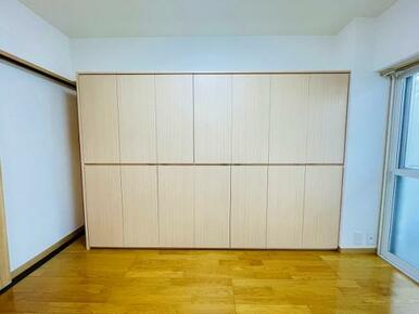 南東側洋室約6帖　収納