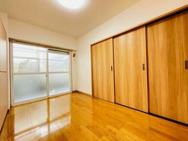 南東側洋室約6帖　２