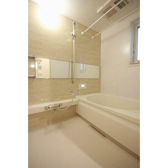 【Ｂａｔｈｒｏｏｍ】身も心も癒されるヒーリングスペース。ゆったりとした１３１８サイズの浴槽で快適な…
