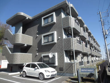 礼金・更新料なし！京王線北野駅徒歩６分　高台に立地のマンションです。