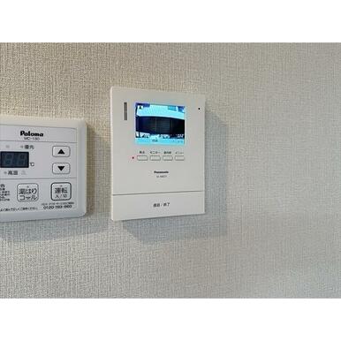 来客はモニターで確認できます