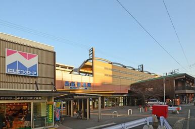 西鉄ストアは西鉄香椎駅や飲店街セピアテラスに続きます。