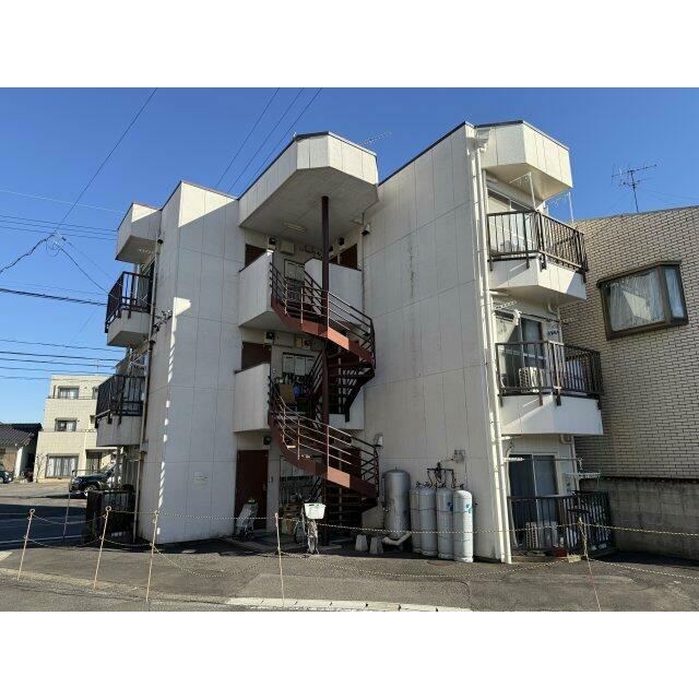 落ち着いた雰囲気の外観です