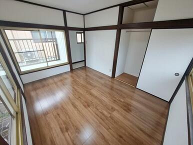 洋室（２階バルコニー側）