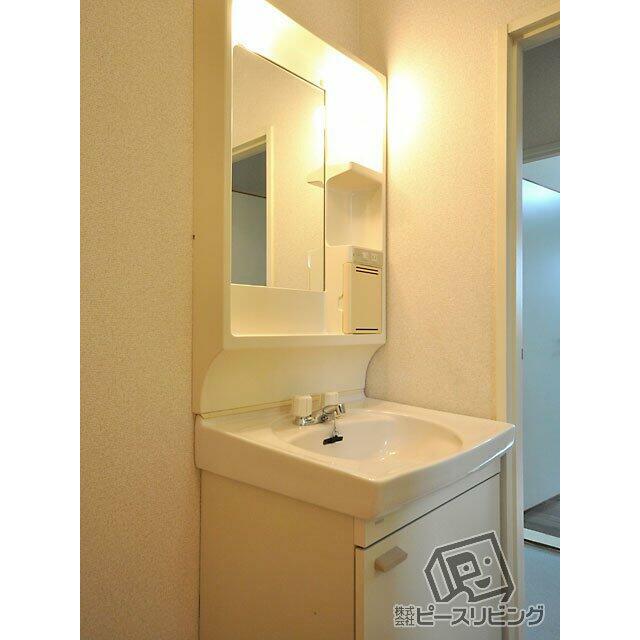 洗面台は独立型。