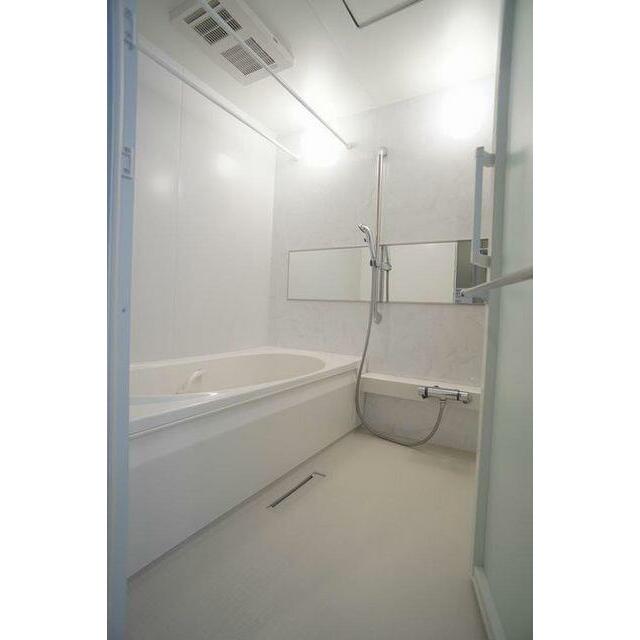 【浴室】アクセントパネルがオシャレな浴室　浴室換気乾燥暖房機設置、追い焚き機能、シャワースライド仕…