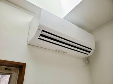エアコン設置物件(リビングに富士通製エアコンをお付けしてお渡しいたします。)
