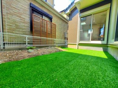 庭(新規で人工芝を設置しました)