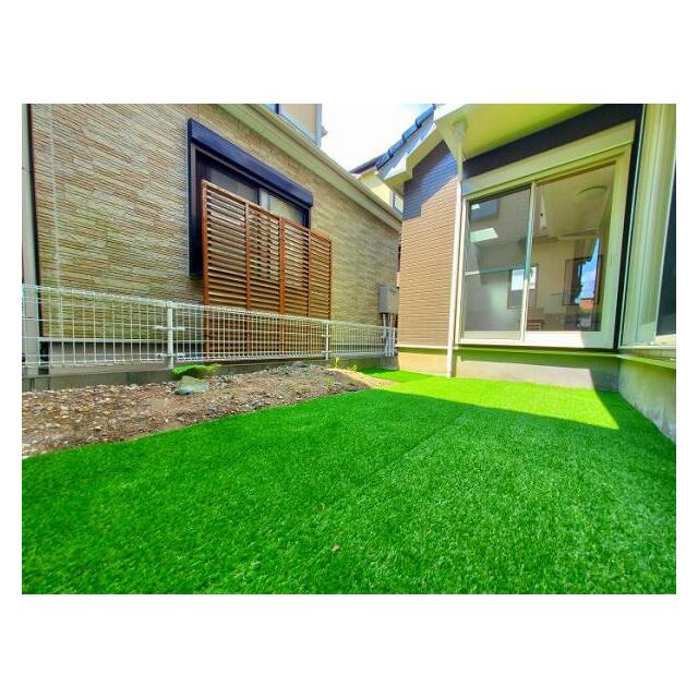 庭(新規で人工芝を設置しました)