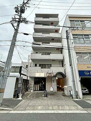 落ち着いた雰囲気の外観です