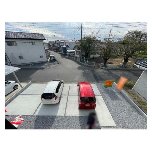 カースペース3台！並列駐車もできます！親戚や友人が遊びに来ても安心♪急な来客にも対応できますね＾＾