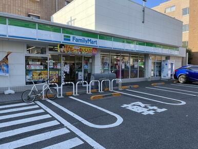 ファミリーマート世田谷二丁目店