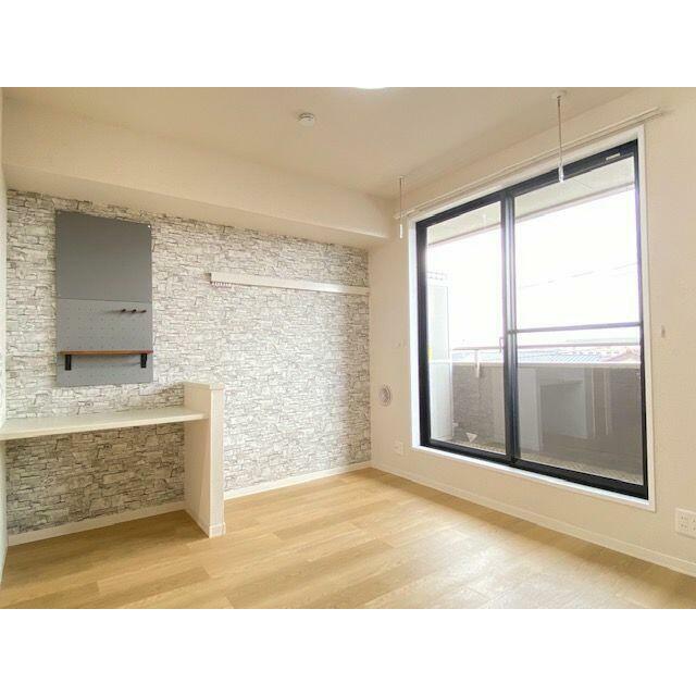 【洋室】室内物干しが設置されております☆雨の日でも安心です☆