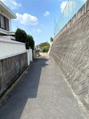 東側道路