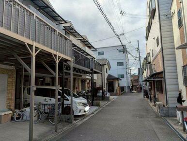 前面道路含む現地写真です