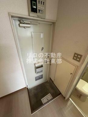 すっきりシンプルな玄関スペースです！