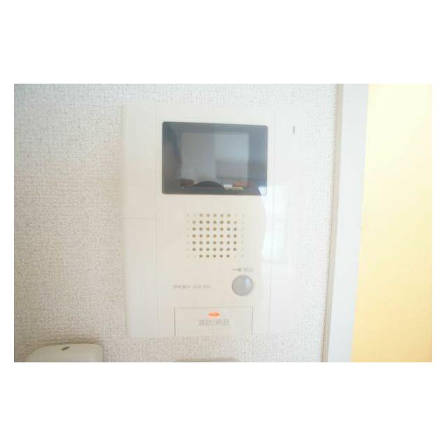 オートロックの外の来訪者をモニターで確認出来安心！