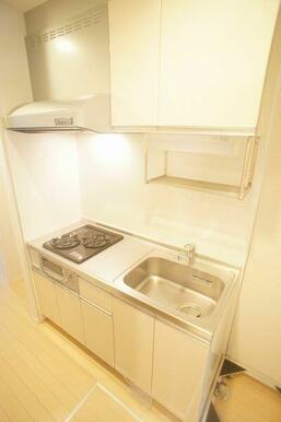 料理好きにはうれしい魚焼グリル付２口コンロシステムキッチン♪