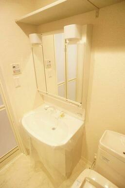 便利な洗髪機能付独立洗面台☆