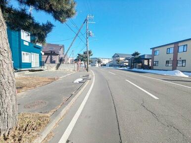 南西側　道路