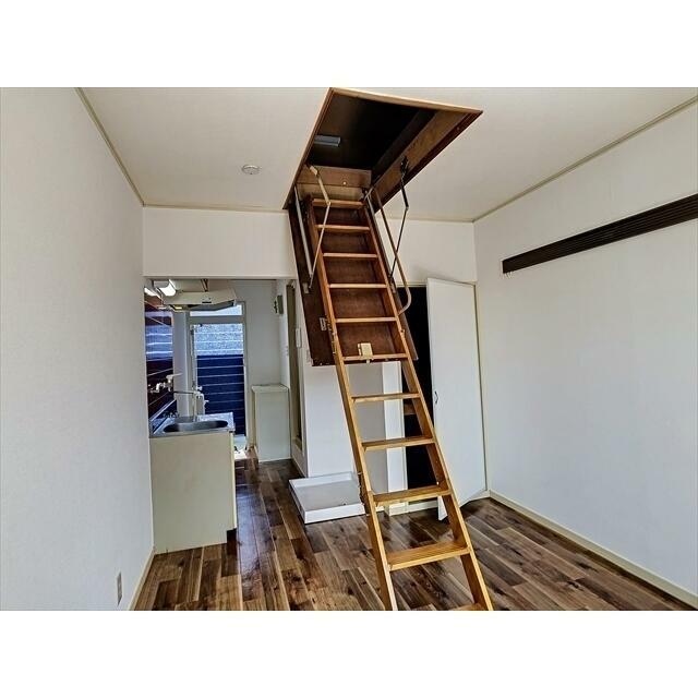 折畳みはしごで天井収納も使えます