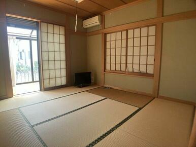 ゆったりとくつろげる和室です