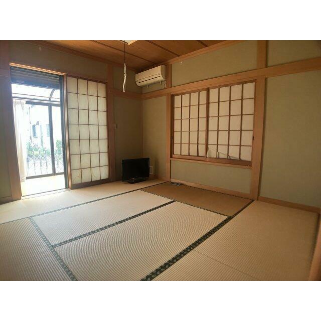 ゆったりとくつろげる和室です