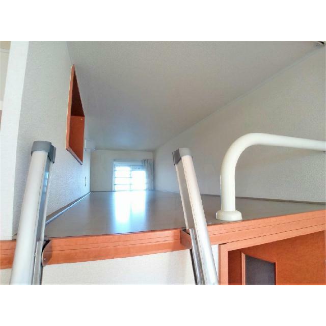 玄関まで続く長いロフトです。