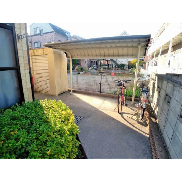 駐輪場完備。