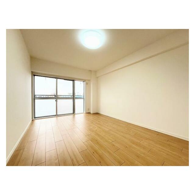 「南側洋室約6帖」南向きで日当たり良好です