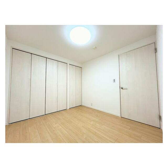 「中央側4.5帖洋室」フロアタイル、クロス新規交換済みです