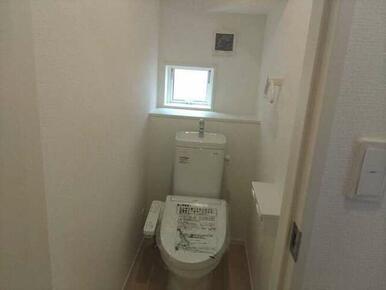 お気に入りのカバーやマット、スリッパを置いて快適空間に