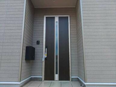 家族やゲストの笑顔が浮かんできそうな玄関