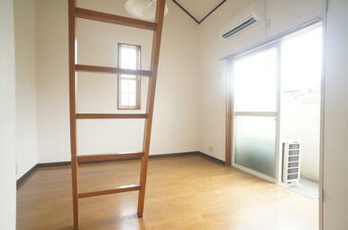 ２面採光なので、明るく風通しのよいお部屋です♪