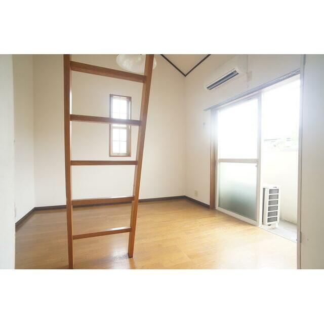 ２面採光なので、明るく風通しのよいお部屋です♪