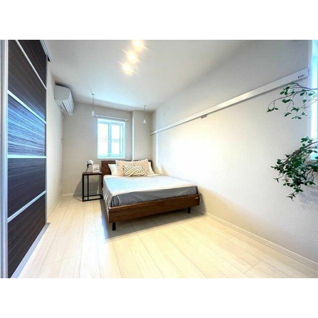 家具はイメージです。洋室６．９帖。それぞれのシーンに応じてスライディングスクリーンを開閉する事で、…