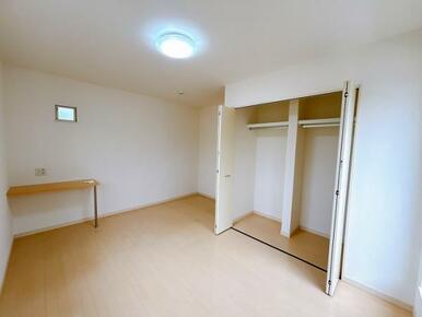 二階西側の洋室の様子です