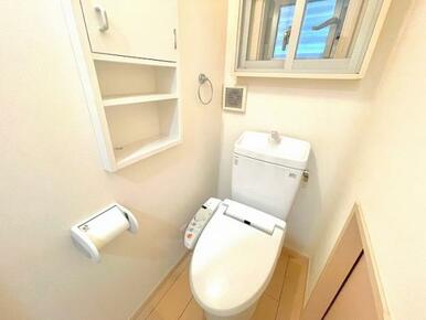 「トイレ」温水洗浄機能がついております。