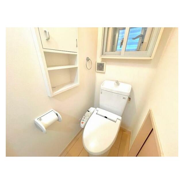 「トイレ」温水洗浄機能がついております。