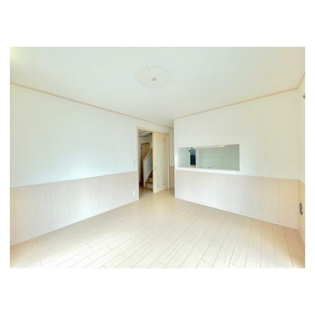 「LDK」キッチンからはリビングの様子がよく見えます。