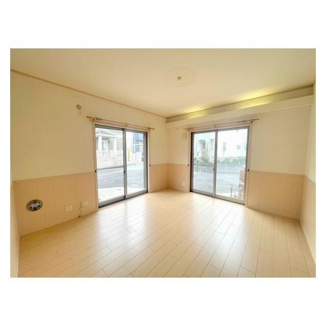 「LDK」2面採光で日当たり良好です。