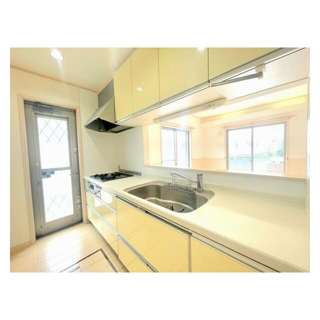 「キッチン」おしゃれなシステムキッチンです。