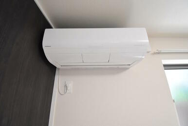 エアコンはリビングと各居室の３台設置されています。