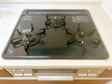 コンロ　三口コンロで料理もはかどりそうです