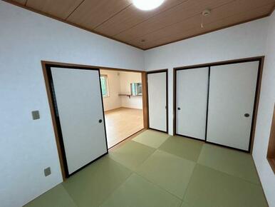 「和室」別角度からの写真です。LDKから和室に続く間取りになっております。