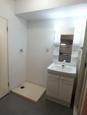 独立洗面台・室内洗濯機置場