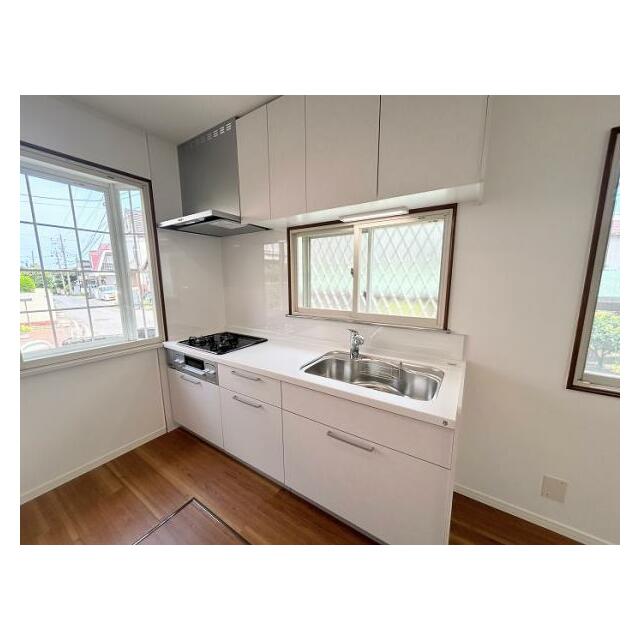 収納豊富なシステムキッチン